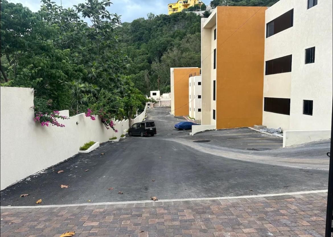 J Luxury Stay In Kingston Exterior foto