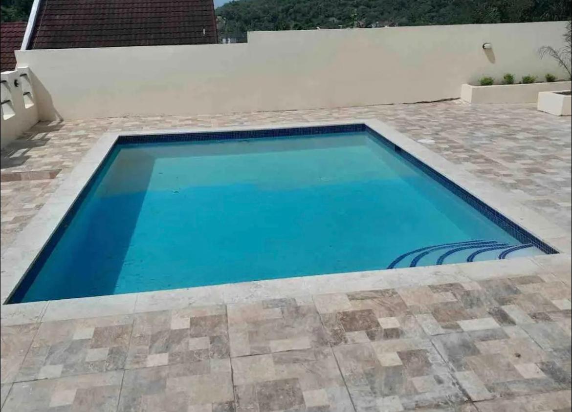 J Luxury Stay In Kingston Exterior foto