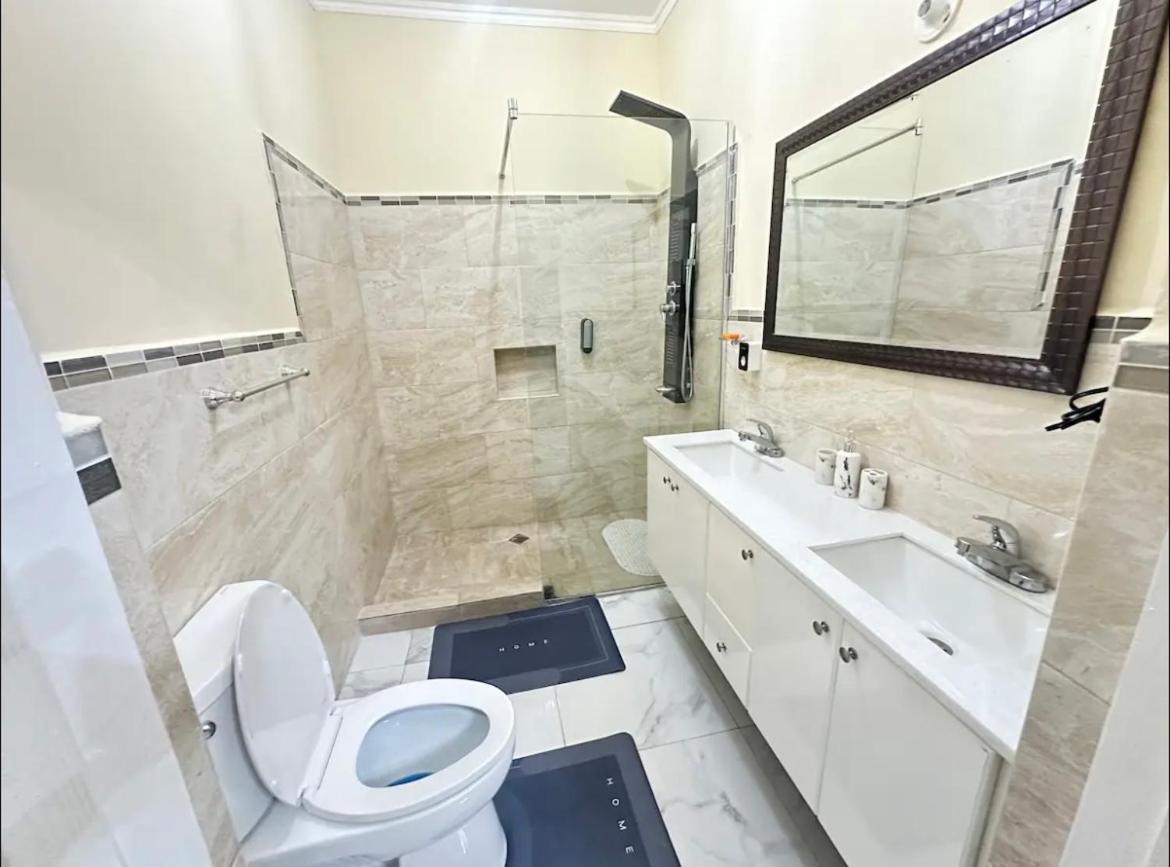 J Luxury Stay In Kingston Exterior foto