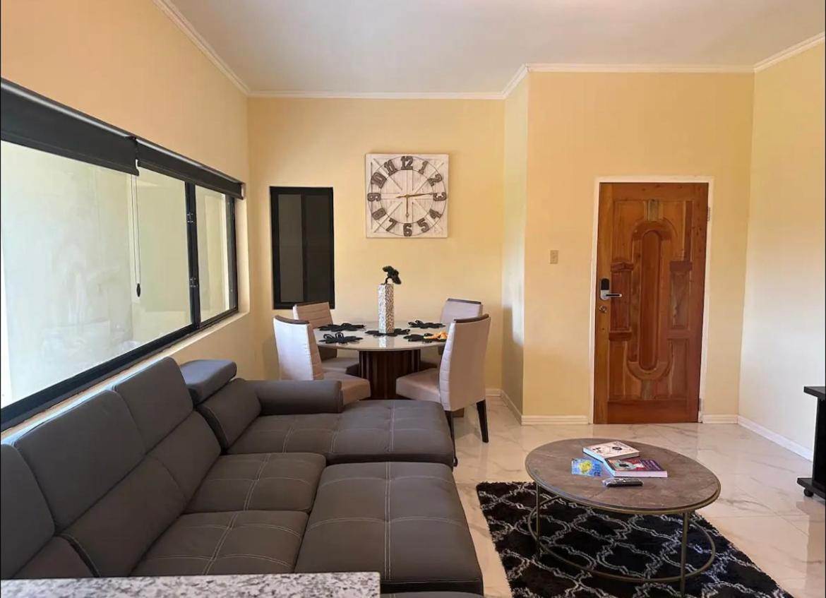 J Luxury Stay In Kingston Exterior foto