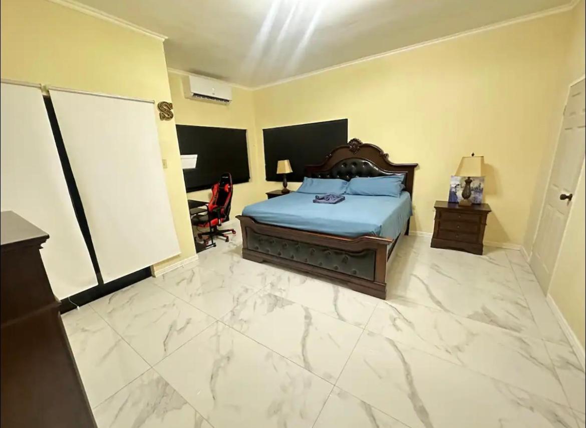 J Luxury Stay In Kingston Exterior foto