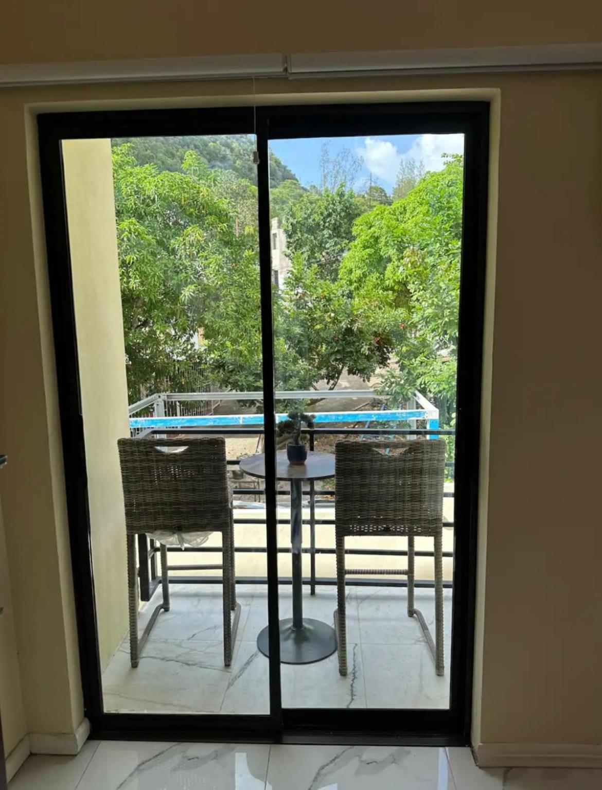 J Luxury Stay In Kingston Exterior foto